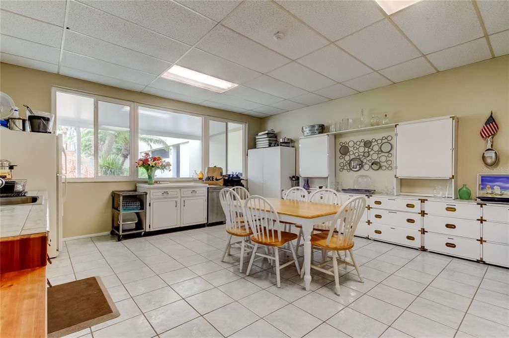 Image 38 of property listing at 100 BLUFF VIEW DRIVE 208A, Belleair Bluffs, FL 33770