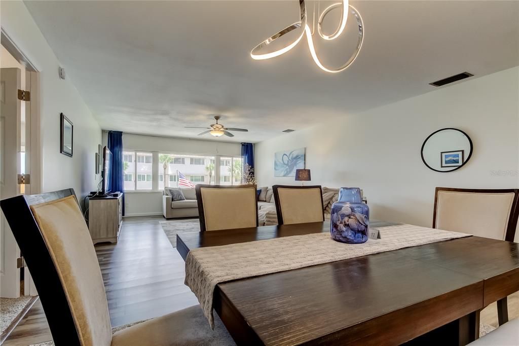 Image 8 of property listing at 100 BLUFF VIEW DRIVE 208A, Belleair Bluffs, FL 33770