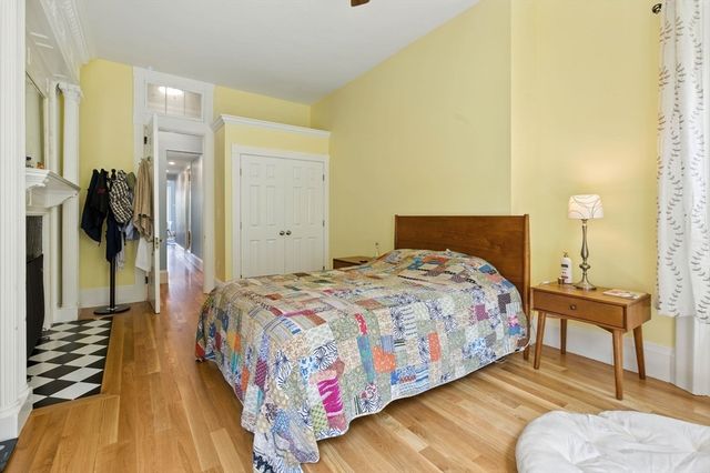 37 Bay State Rd 4, Boston, MA 02215