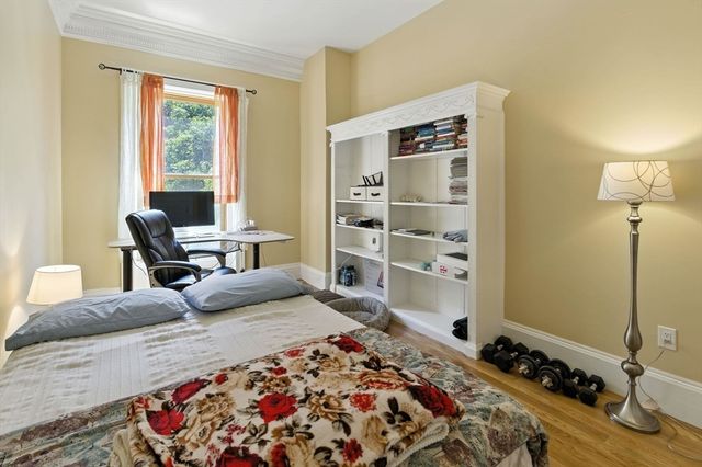 37 Bay State Rd 4, Boston, MA 02215