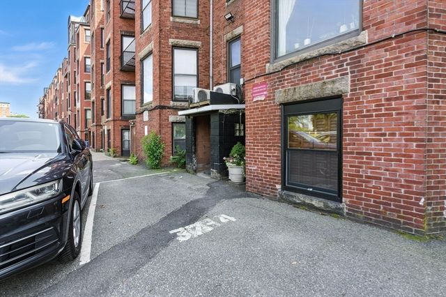 37 Bay State Rd 4, Boston, MA 02215