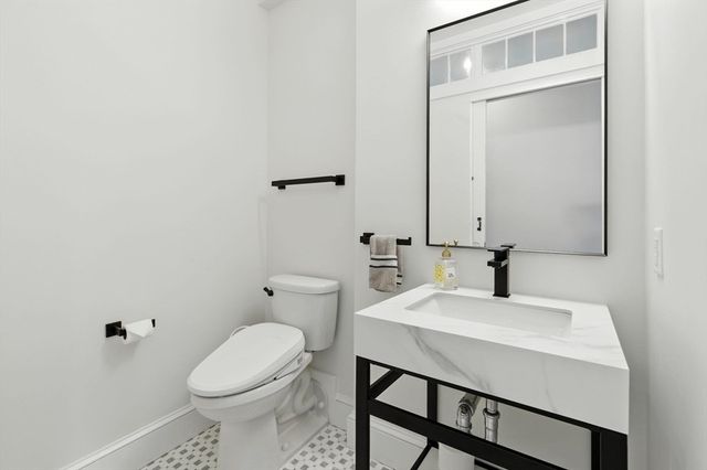 37 Bay State Rd 4, Boston, MA 02215