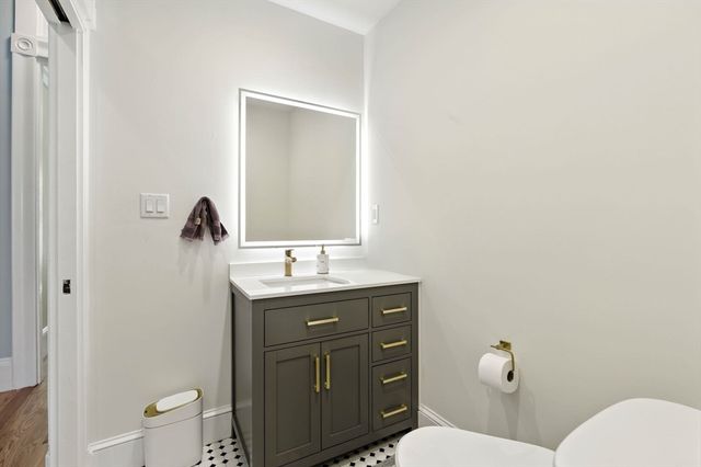 37 Bay State Rd 4, Boston, MA 02215