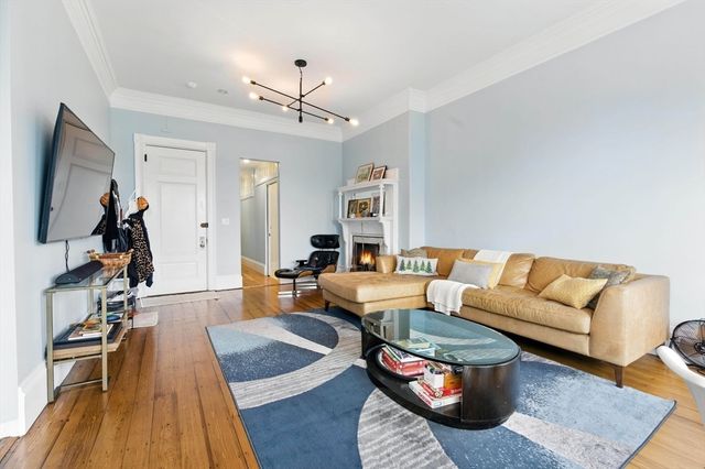 37 Bay State Rd 4, Boston, MA 02215