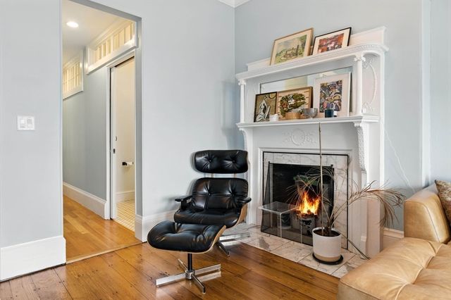 37 Bay State Rd 4, Boston, MA 02215