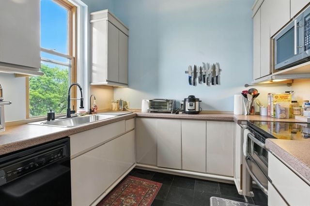 37 Bay State Rd 4, Boston, MA 02215