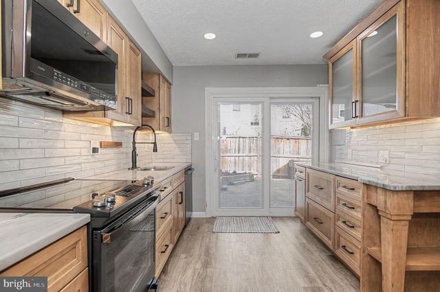 6105-A HOSKINS HOLLOW CIR, Centreville, VA 20121