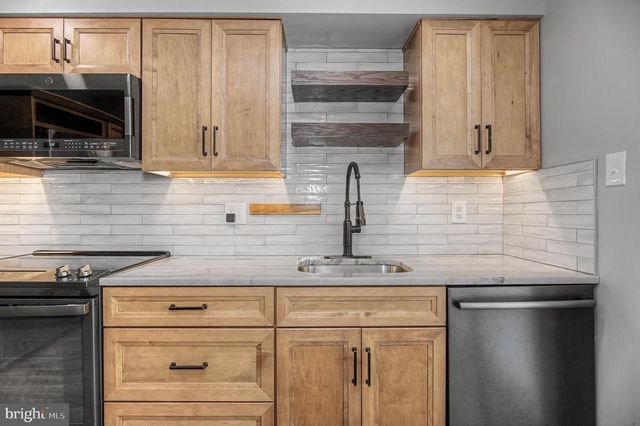 6105-A HOSKINS HOLLOW CIR, Centreville, VA 20121