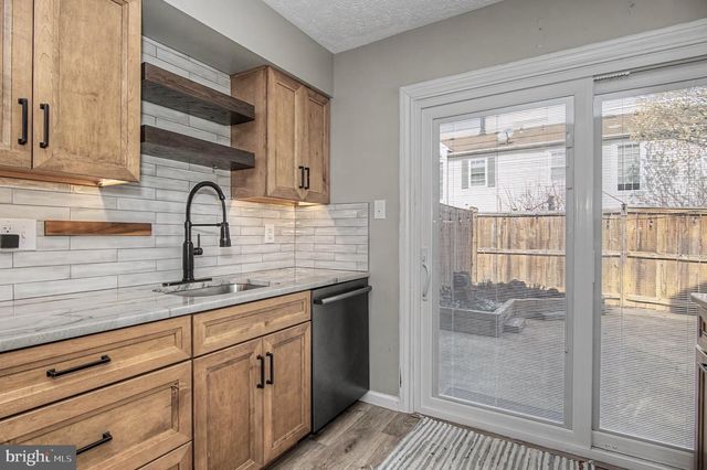 6105-A HOSKINS HOLLOW CIR, Centreville, VA 20121