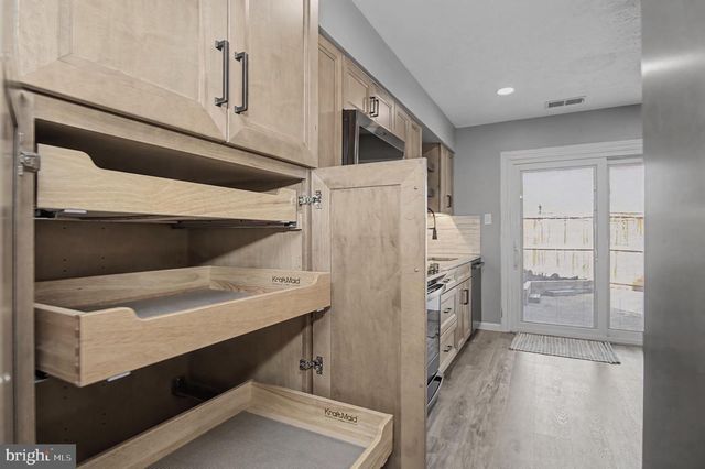 6105-A HOSKINS HOLLOW CIR, Centreville, VA 20121