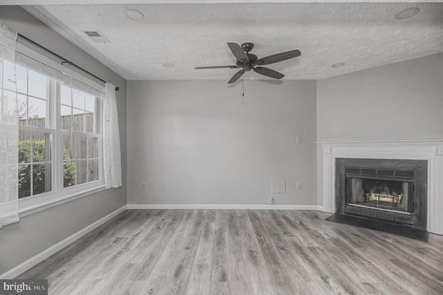 6105-A HOSKINS HOLLOW CIR, Centreville, VA 20121