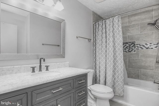 6105-A HOSKINS HOLLOW CIR, Centreville, VA 20121