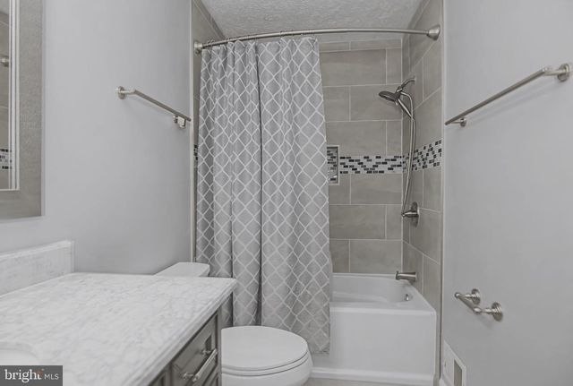 6105-A HOSKINS HOLLOW CIR, Centreville, VA 20121