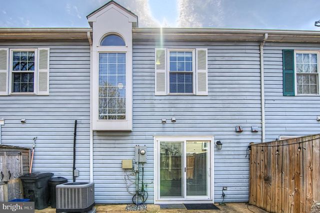 6105-A HOSKINS HOLLOW CIR, Centreville, VA 20121