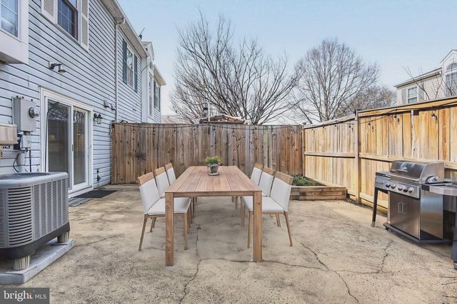 6105-A HOSKINS HOLLOW CIR, Centreville, VA 20121