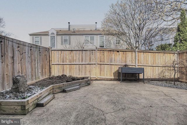 6105-A HOSKINS HOLLOW CIR, Centreville, VA 20121