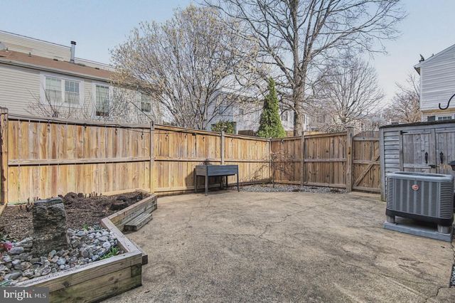 6105-A HOSKINS HOLLOW CIR, Centreville, VA 20121