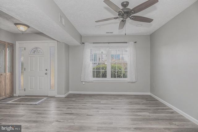 6105-A HOSKINS HOLLOW CIR, Centreville, VA 20121