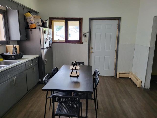 2423 S 9th PLACE, Milwaukee, WI 53215
