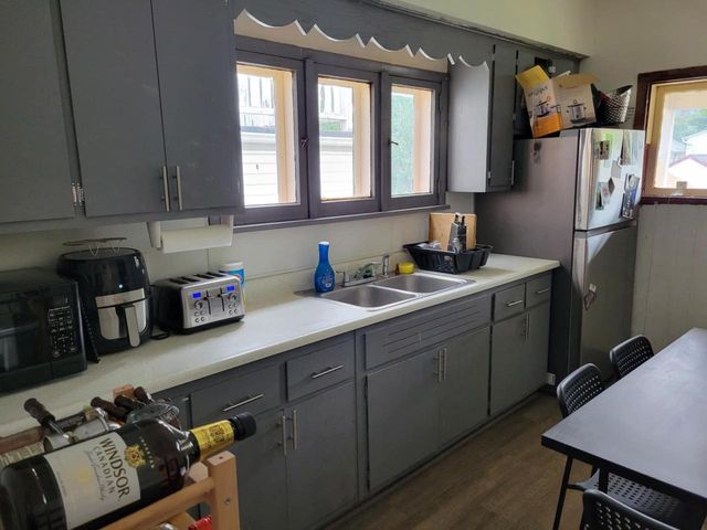 2423 S 9th PLACE, Milwaukee, WI 53215