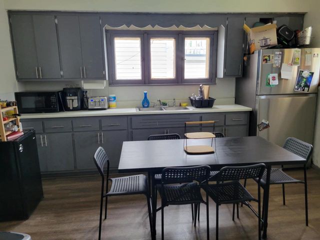 2423 S 9th PLACE, Milwaukee, WI 53215