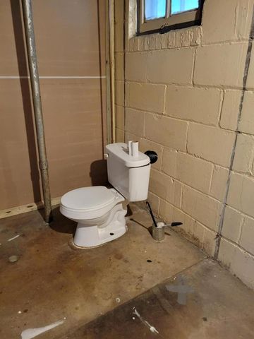 2423 S 9th PLACE, Milwaukee, WI 53215