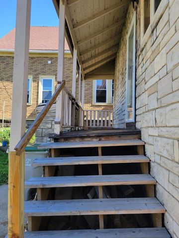 2423 S 9th PLACE, Milwaukee, WI 53215