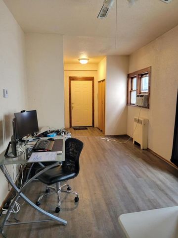 2423 S 9th PLACE, Milwaukee, WI 53215