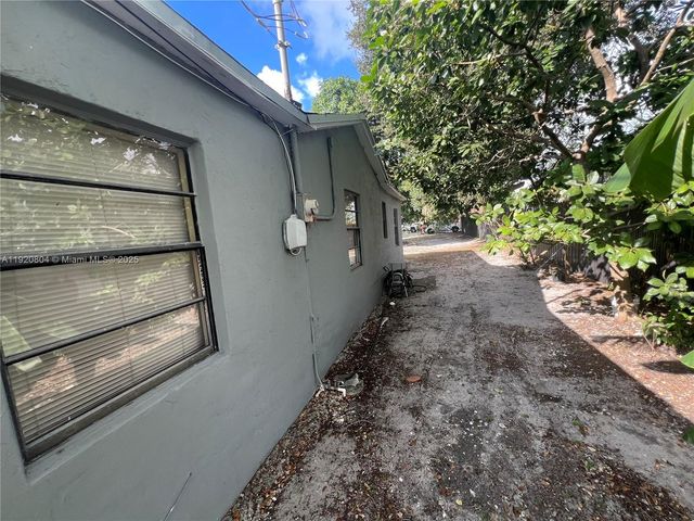 2255 NW 85th St, Miami, FL 33147