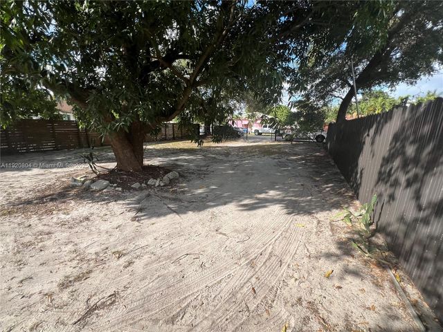 2255 NW 85th St, Miami, FL 33147