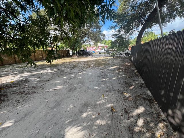 2255 NW 85th St, Miami, FL 33147