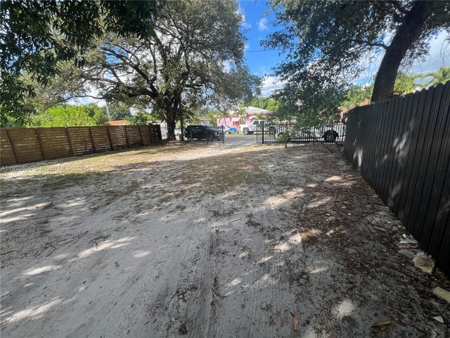 2255 NW 85th St, Miami, FL 33147