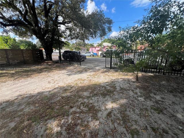 2255 NW 85th St, Miami, FL 33147