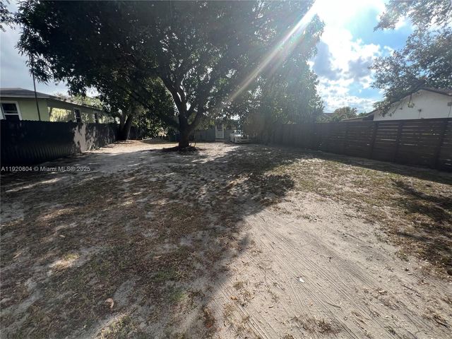 2255 NW 85th St, Miami, FL 33147