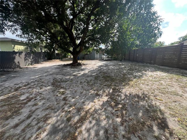 2255 NW 85th St, Miami, FL 33147