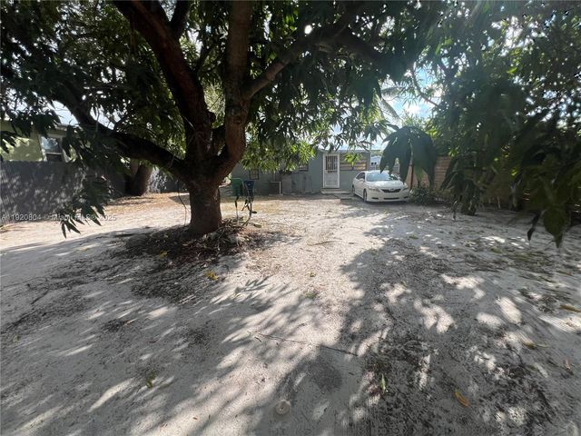 2255 NW 85th St, Miami, FL 33147