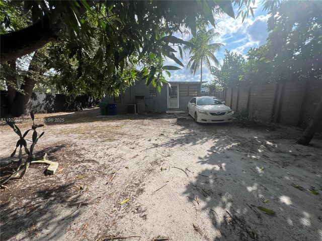 2255 NW 85th St, Miami, FL 33147