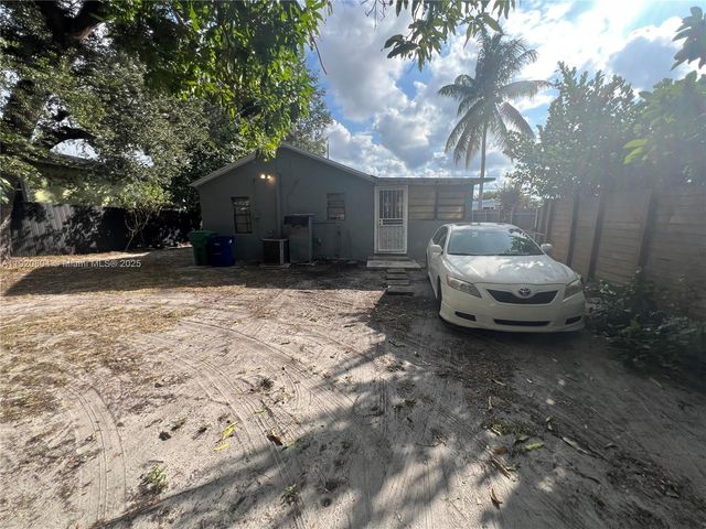 2255 NW 85th St, Miami, FL 33147