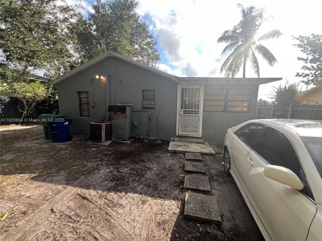 2255 NW 85th St, Miami, FL 33147