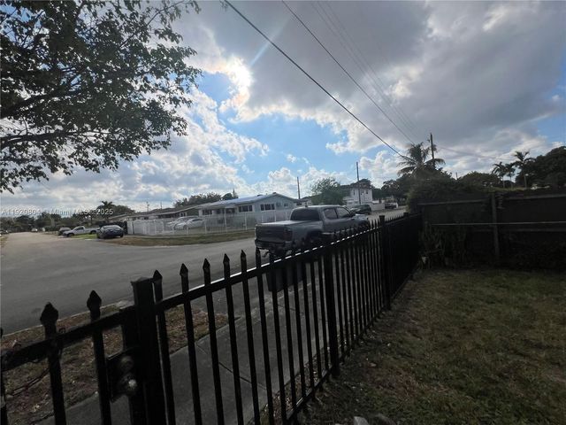 2255 NW 85th St, Miami, FL 33147