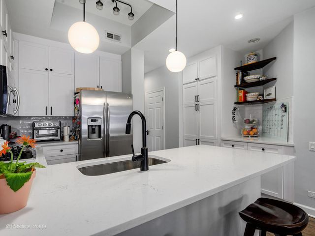 1412 N Hoyne Avenue 1C, Chicago, IL 60622