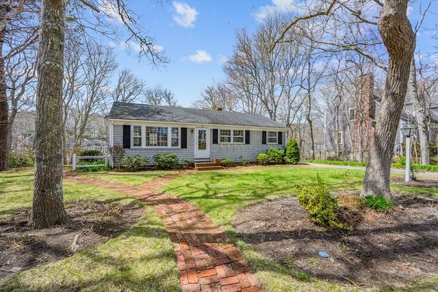 21 Uncatena Rd, Mashpee, MA 02649