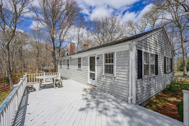 21 Uncatena Rd, Mashpee, MA 02649
