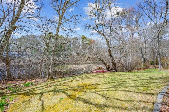 21 Uncatena Rd, Mashpee, MA 02649