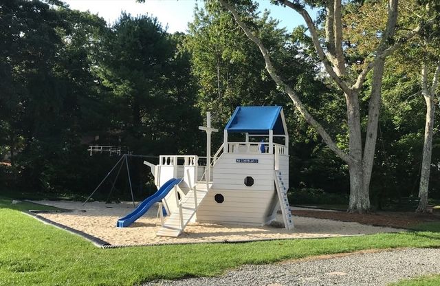 21 Uncatena Rd, Mashpee, MA 02649