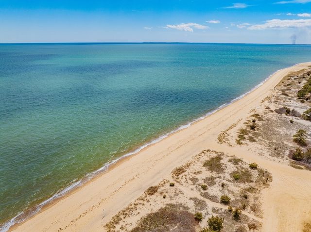 21 Uncatena Rd, Mashpee, MA 02649