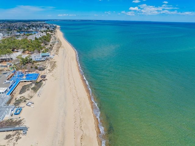 21 Uncatena Rd, Mashpee, MA 02649