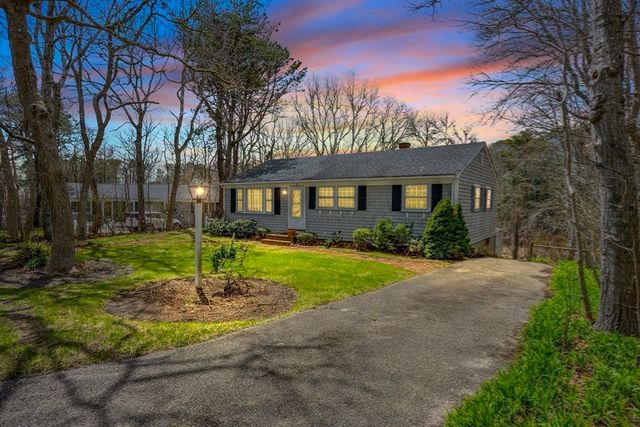 21 Uncatena Rd, Mashpee, MA 02649