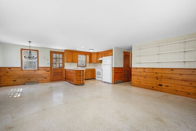 21 Uncatena Rd, Mashpee, MA 02649