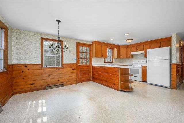 21 Uncatena Rd, Mashpee, MA 02649